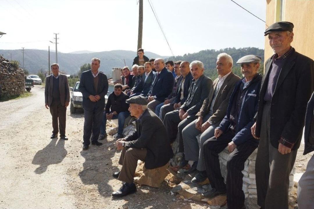Kahve Kapanınca Duvar &Uuml;st&uuml;nde Buluşmaya Başladılar