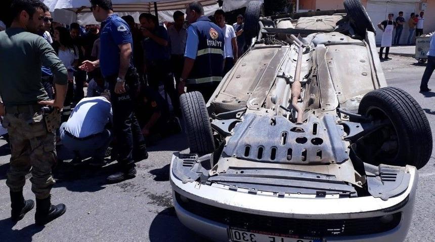 Kahta&rsquo;da İki Ara&ccedil; &Ccedil;arpıştı: 3 Yaralı