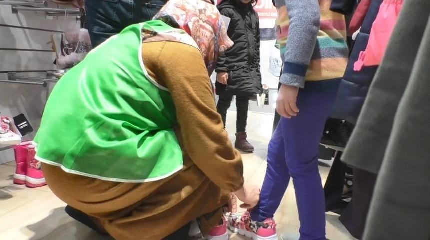 Ağrı’da 200 Yetime Giyim Yardımı Yapıldı