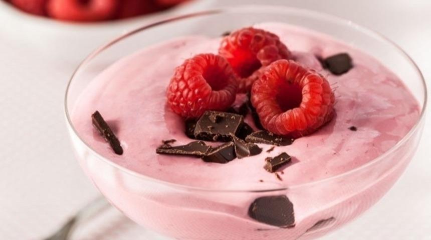 Frambuazlı Yoğurt Tatlısı