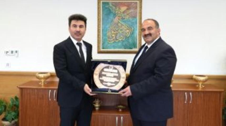 Rekt&ouml;r Karacoşkun Genel M&uuml;d&uuml;r&uuml; Uzunkaya İle Bir Araya Geldi