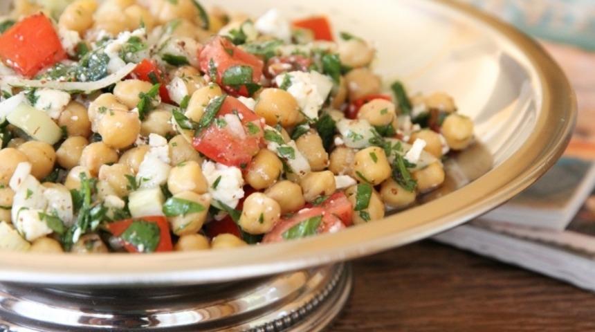 Peynirli Nohut Salatası