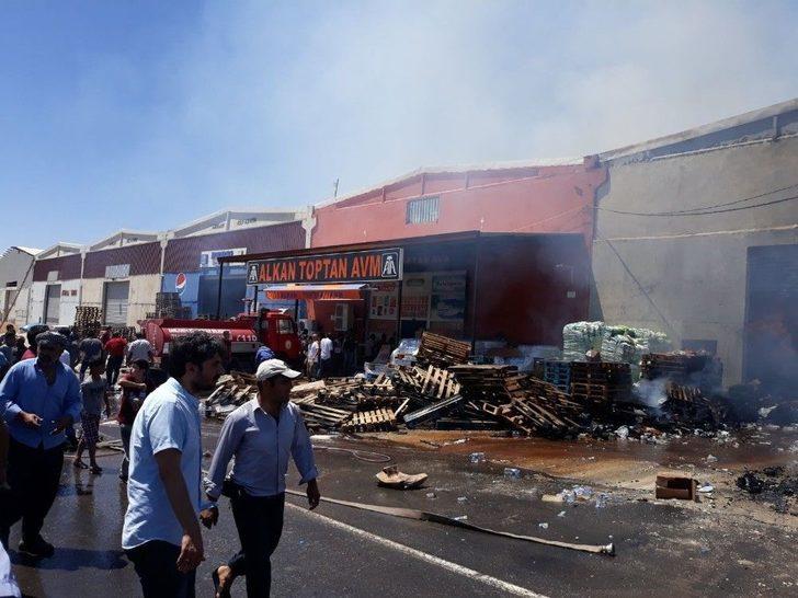 Şanlıurfa’da Gıda Deposunda Yangın G2