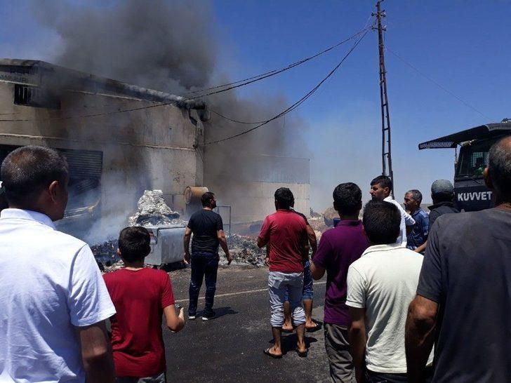 Şanlıurfa’da Gıda Deposunda Yangın G4
