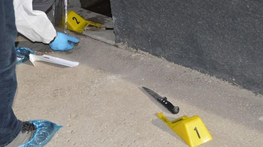 68 Yaşındaki Adam 40 Yıllık Karısını Bı&ccedil;akladı