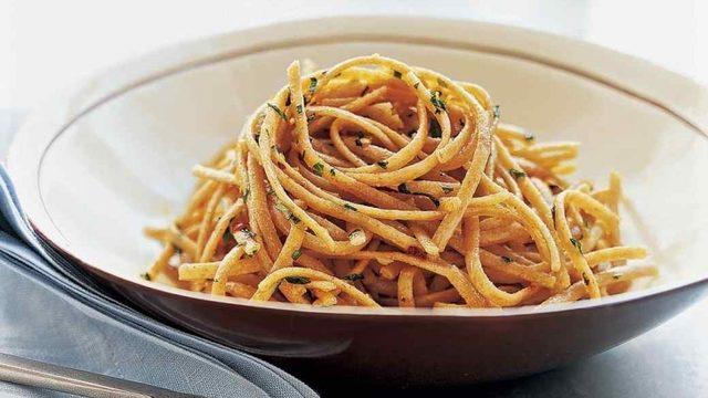 Maydanozlu ve Sarımsaklı Kepekli Makarna