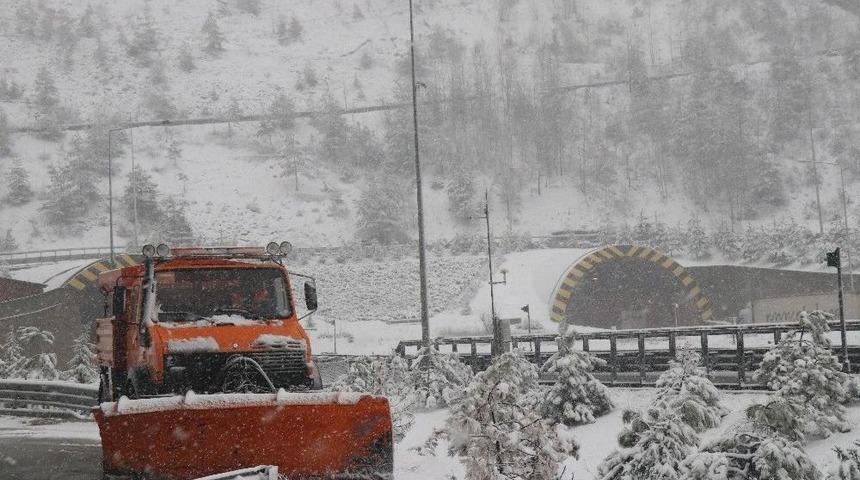 Bolu Dağı&rsquo;nda Kar Yağışı Etkili Oluyor
