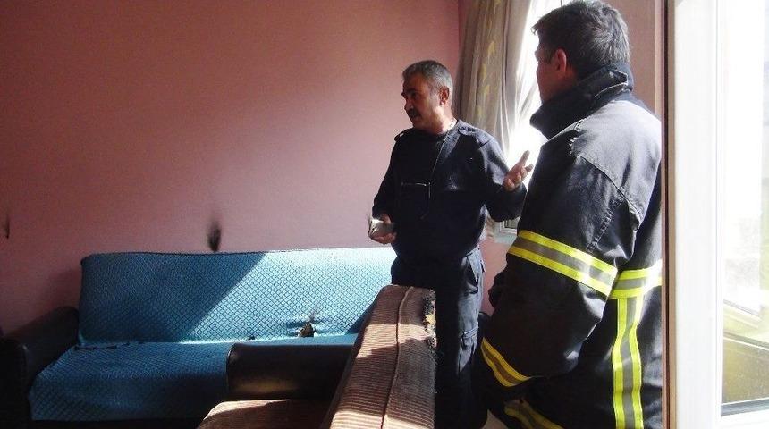 Evde &Ccedil;ıkan Yangın Korkuttu