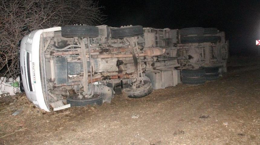 Elazığ&rsquo;da Kamyon Devrildi: 1 Yaralı