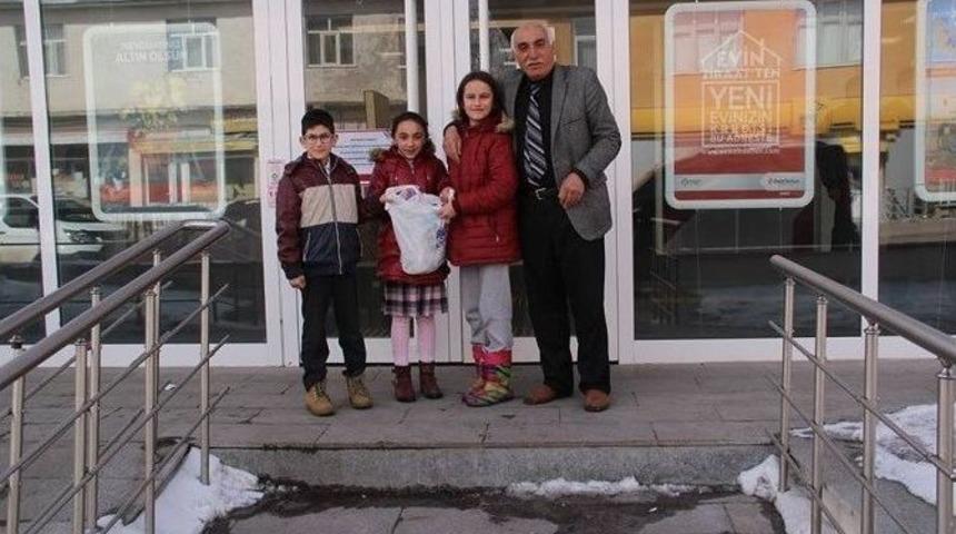 Çıldır İlköğretim Öğrencilerinden Mehmetçik Vakfına Bağış