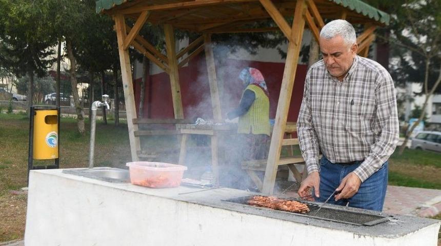Adanalılar Mangal Parkta Keyif Yapıyor