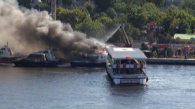 Haliç’te Deniz Taksilerde Yangın Paniği