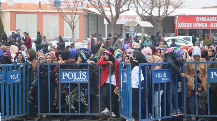 Cumhurbaşkanı Erdoğan&rsquo;a Zeytin Dallı, Askeri Kamuflajlı Karşılama