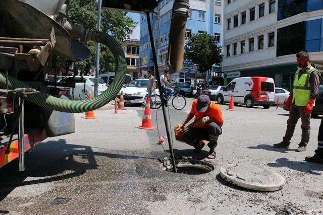 Su Baskınlarına Önlem İçin Alt Yapı Temizleniyor