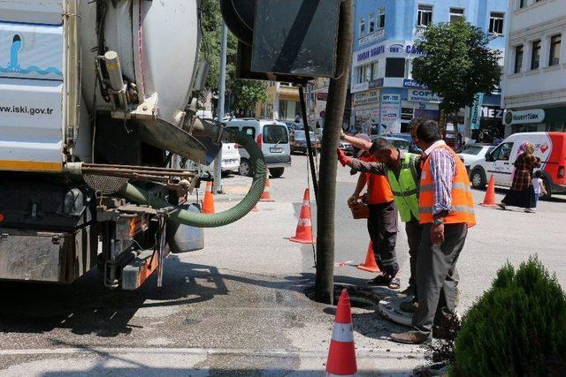 Su Baskınlarına Önlem İçin Alt Yapı Temizleniyor