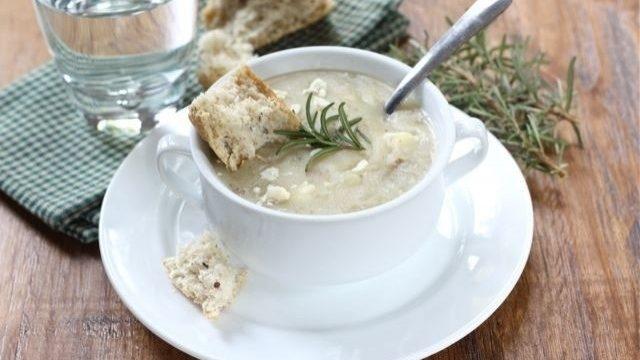Erişteli Yoğurt Çorbası