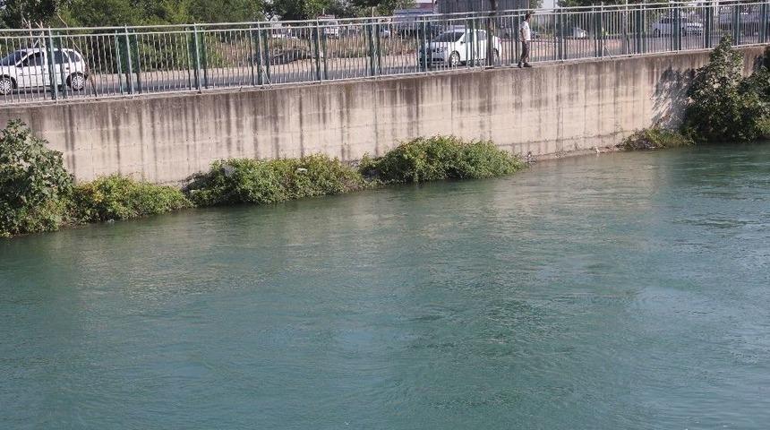 Adana&rsquo;da Serinlemek İ&ccedil;in Sulama Kanalına Giren Bir Kişi Kayboldu