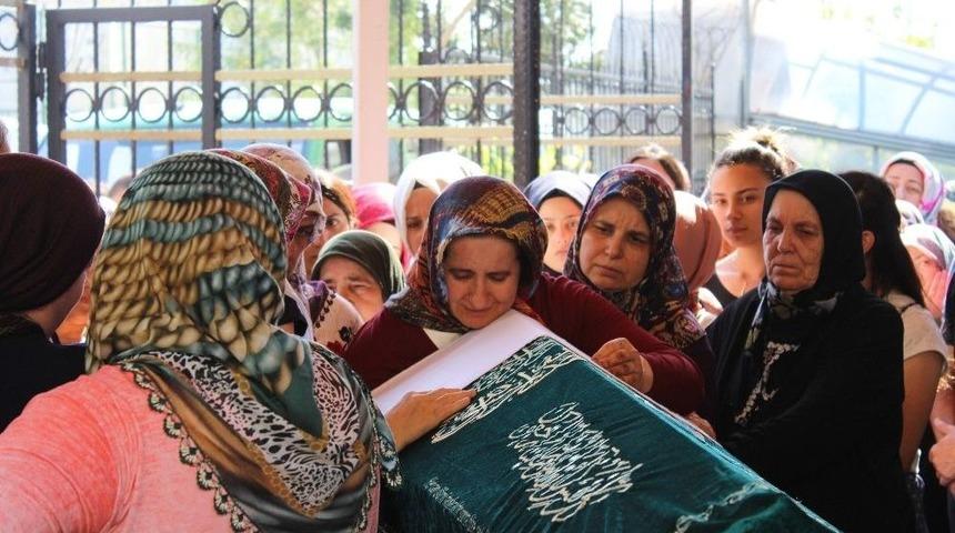 Tren Kazasında Yaşamını Yitiren Liseli Gen&ccedil; Son Yolculuğuna Uğurlandı