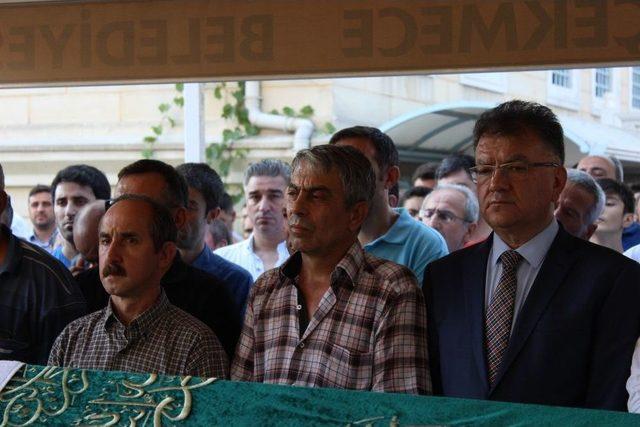 Tren Kazasında Yaşamını Yitiren Liseli Gen&ccedil; Son Yolculuğuna Uğurlandı 1