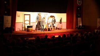 Develi’de ‘tut Elimden’ Tiyatro Oyunu Sahnelendi