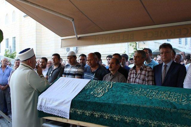 Tren Kazasında Yaşamını Yitiren Liseli Gen&ccedil; Son Yolculuğuna Uğurlandı 2