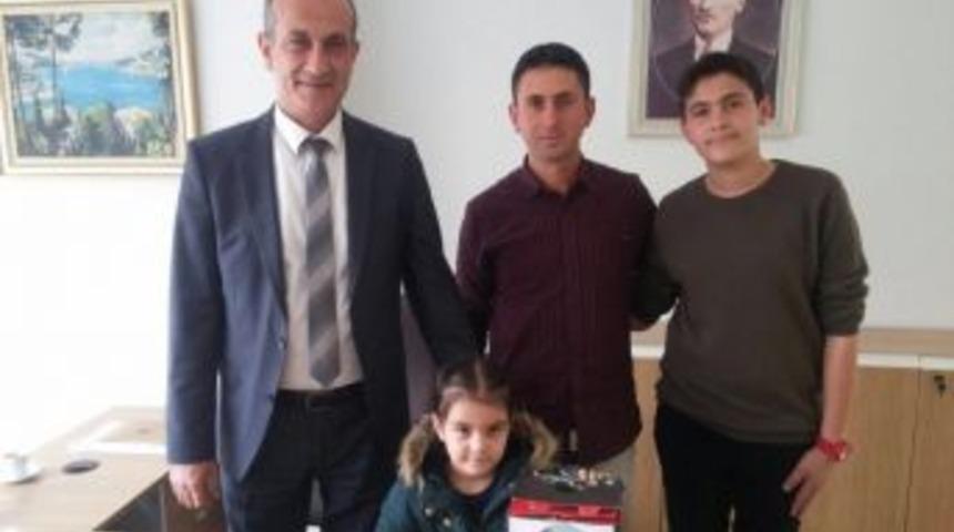 Antalyalı Öğrencilerden Mehmetçik Vakfı’na Destek