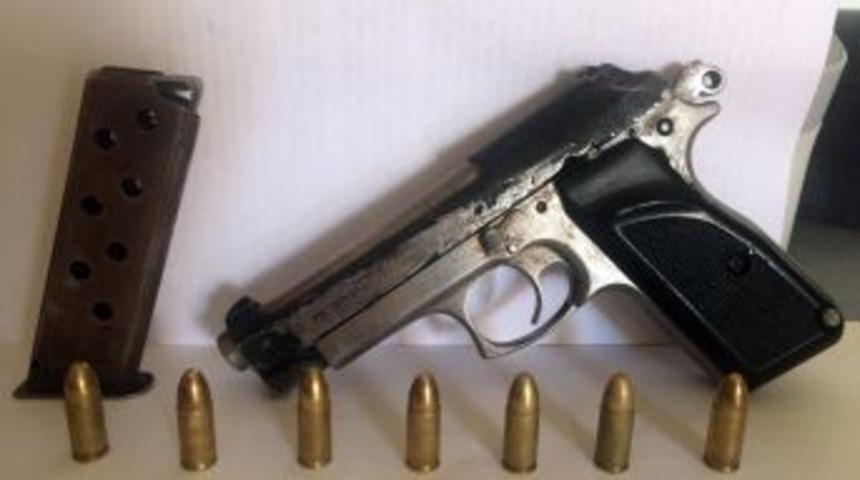 Otoparka &Ccedil;ekilen Aracı &Ccedil;ekiciyi Takip Ederek Silah Zoruyla Gasp Etmişler