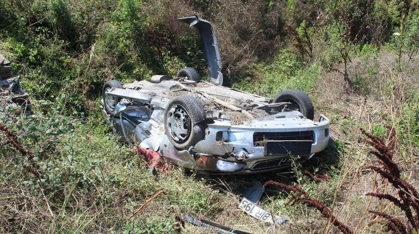 Tekirdağ’da Virajı Alamayan Otomobil Tarlaya Uçtu: 2 Yaralı