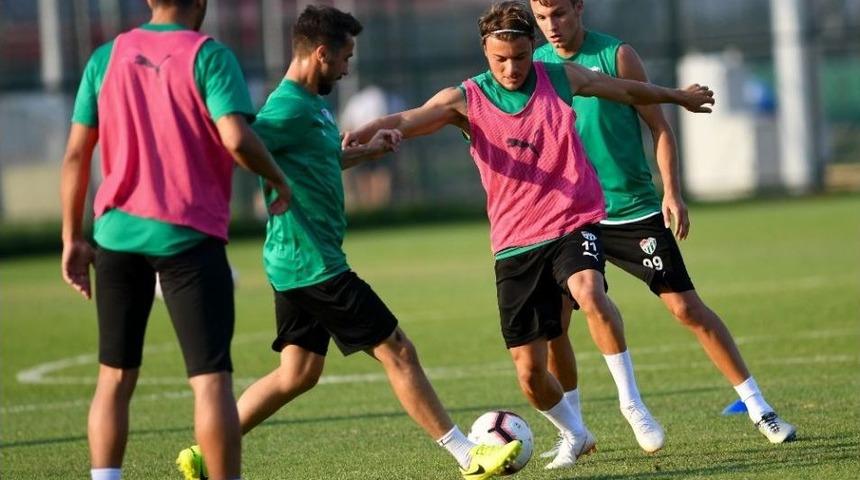 Bursaspor, G&uuml;n&uuml; &Ccedil;ift Antrenmanla Tamamladı