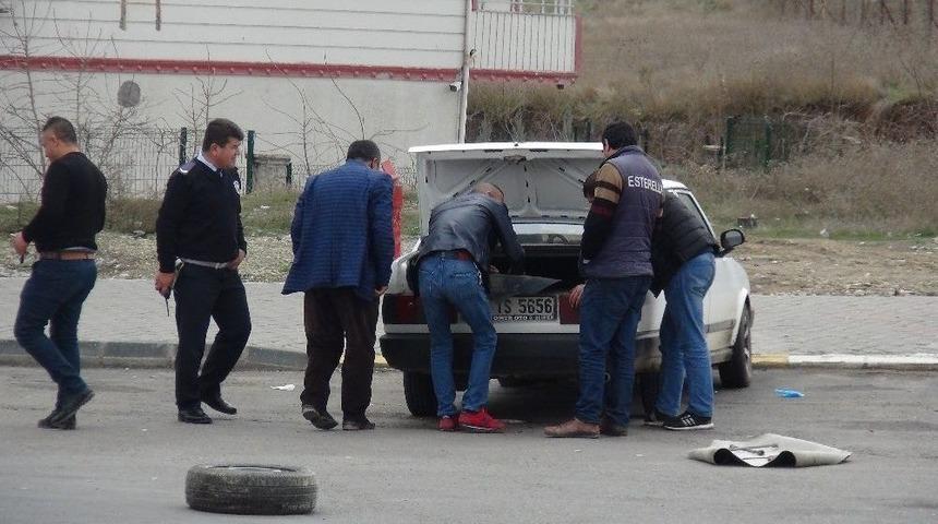 Gaz Ka&ccedil;ıran Otomobil Paniğe Neden Oldu