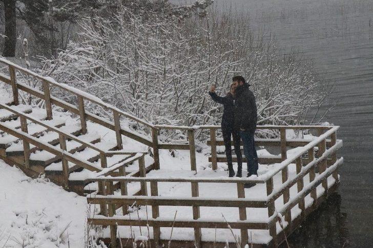 Abant Kar Yağışıyla Yeniden Beyaza Büründü G1