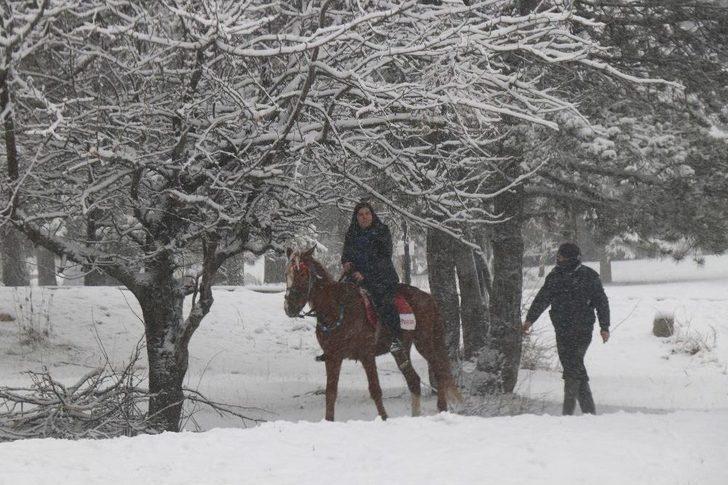Abant Kar Yağışıyla Yeniden Beyaza Büründü G2