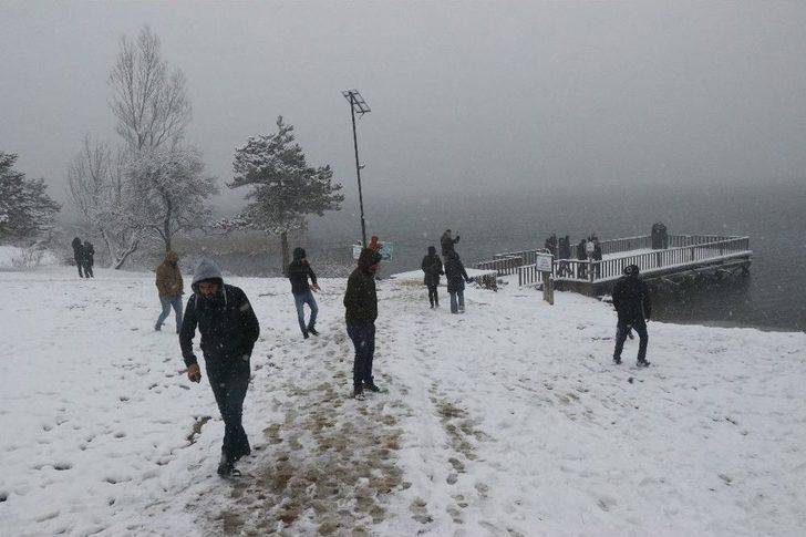 Abant Kar Yağışıyla Yeniden Beyaza Büründü G3