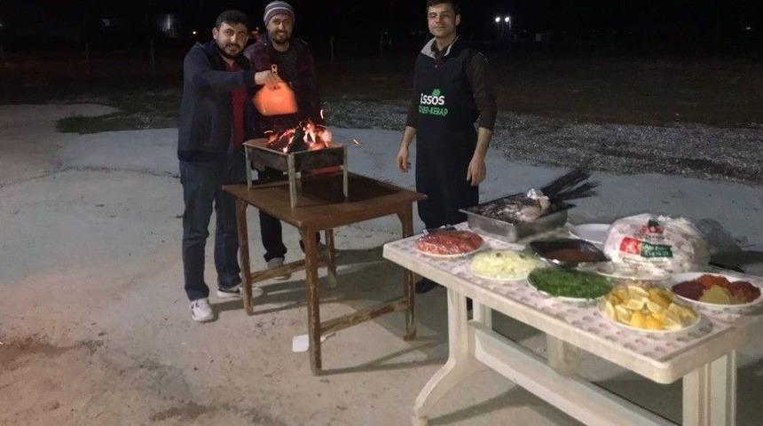 G&ouml;rev Başındaki Polislere Mangallı Moral