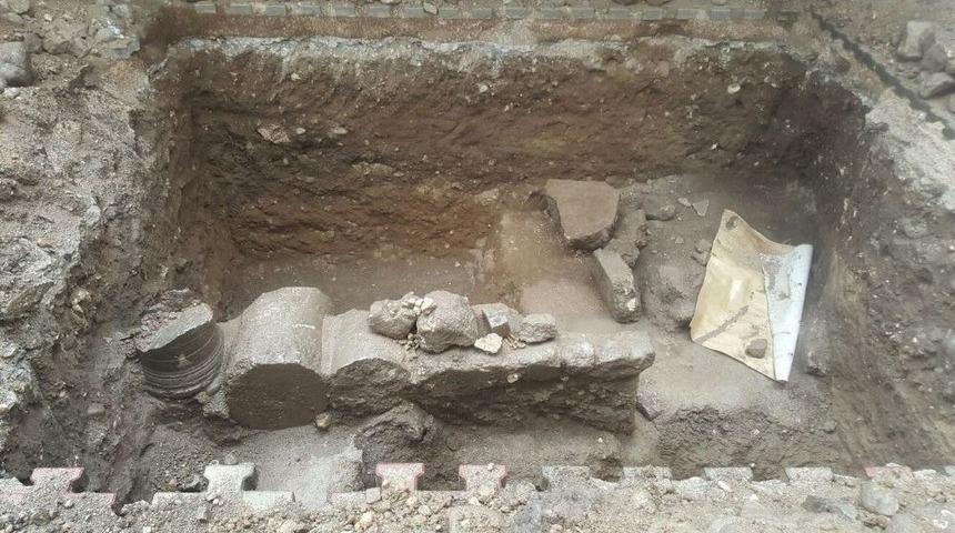 Kaymakamlık Bah&ccedil;esindeki Sondaj &Ccedil;alışmasında Tarihi Eser Bulundu