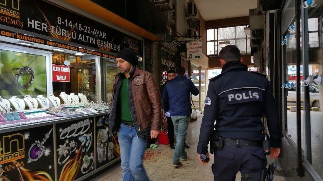 D&uuml;zce&rsquo;de Silahlı Kuyumcu Soygunu Girişimi