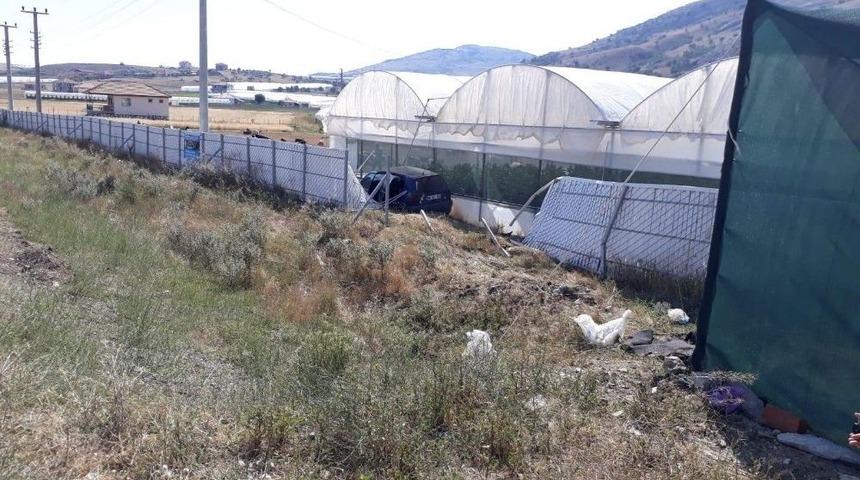 Antalya&rsquo;da Otomobilin &Ccedil;arptığı Gen&ccedil; Hayatını Kaybetti