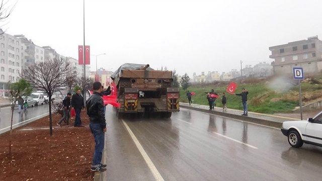 Mehmetçik Vatandaşların Sevgi Gösterileri İle Afrin’e Uğurlandı