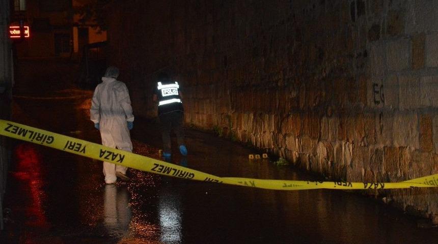 Kastamonu&rsquo;da Sokak Ortasında Silahlı Saldırıda Bir Kişi Ağır Yaralandı