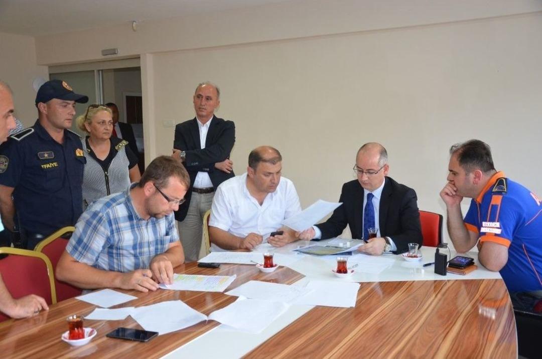 Sağanak Yağış Boz&uuml;y&uuml;k&rsquo;&uuml; Vur