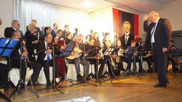 Türk Sanat Müziği Korosunun Konseri Burhaniyelileri Coşturdu