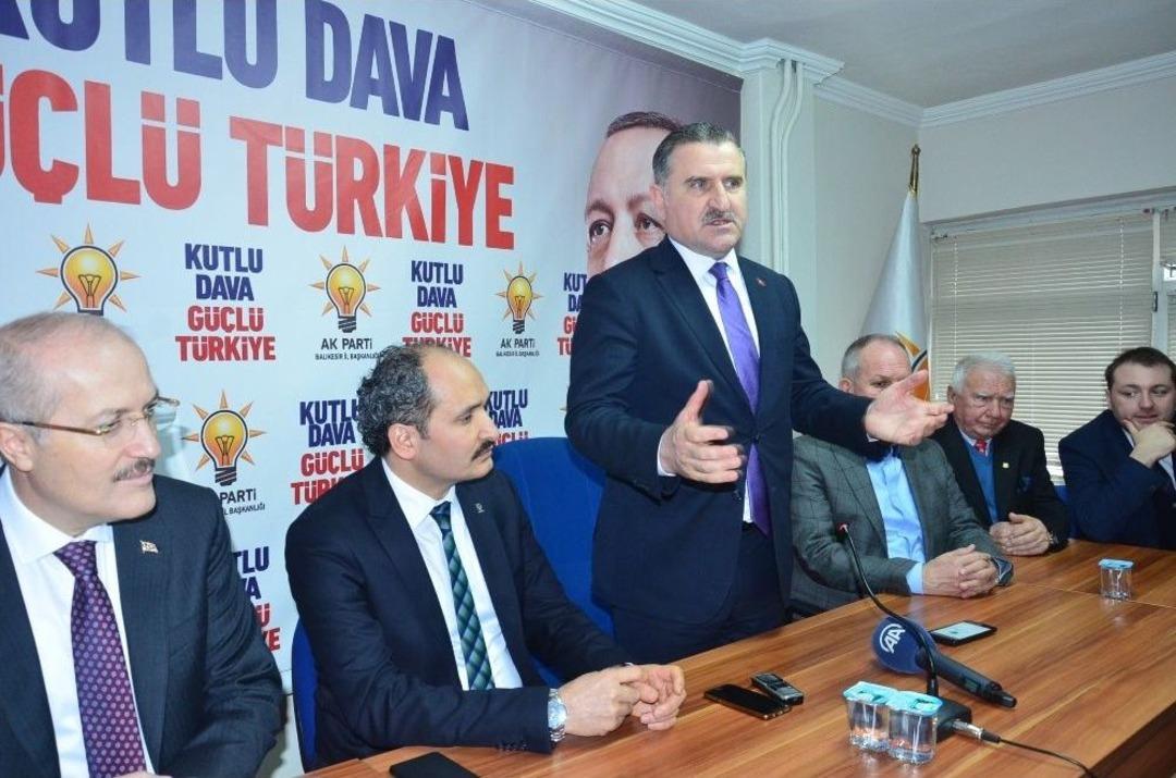 Gen&ccedil;lik Ve Spor Bakanı Osman Aşkın Bak Balıkesir&rsquo;de