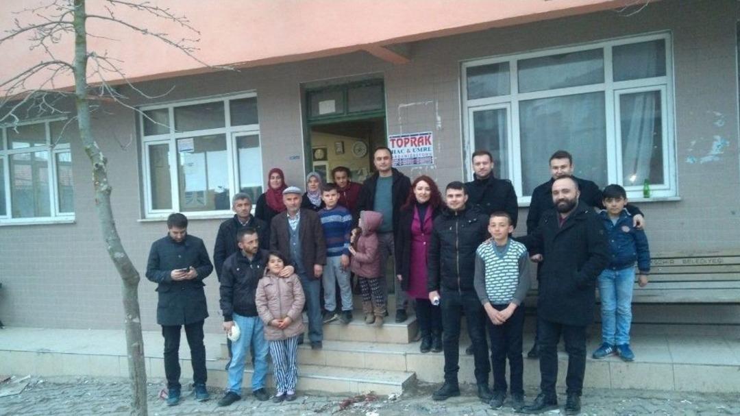 &Ouml;ğretmenler &Ouml;ğrencileri Evlerinde Ziyaret Etti