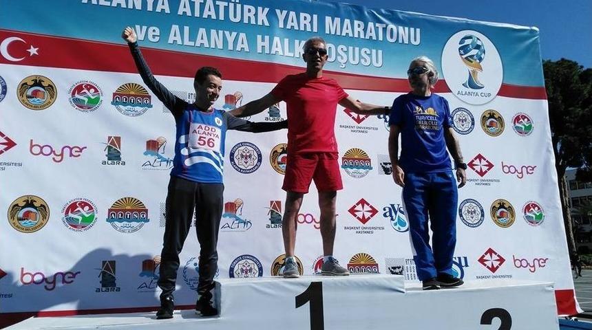 49 Yaşındaki Sporcu Maratonda 1. Oldu