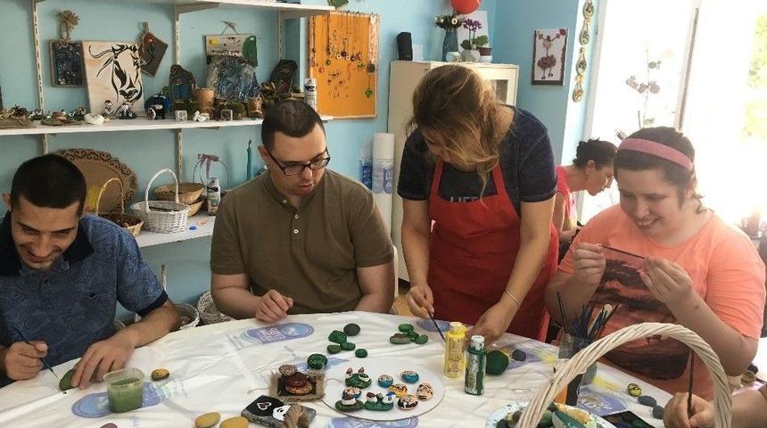 (&ouml;zel Haber) Otizmli Barbaros T&uuml;rkiye&rsquo;nin T&uuml;m İl&ccedil;elerini Ezbere Biliyor