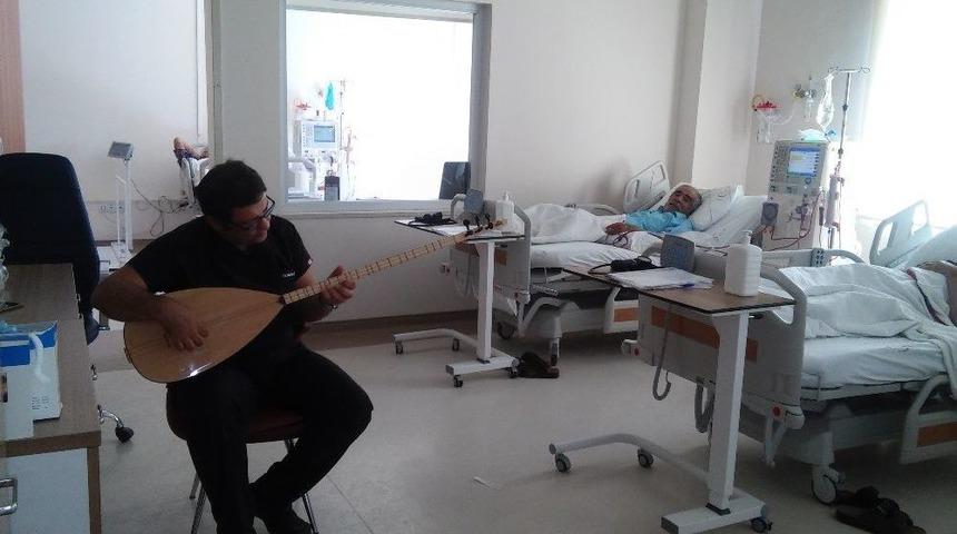 Diyaliz Hastalarına M&uuml;zik Dinletisi İle Destek