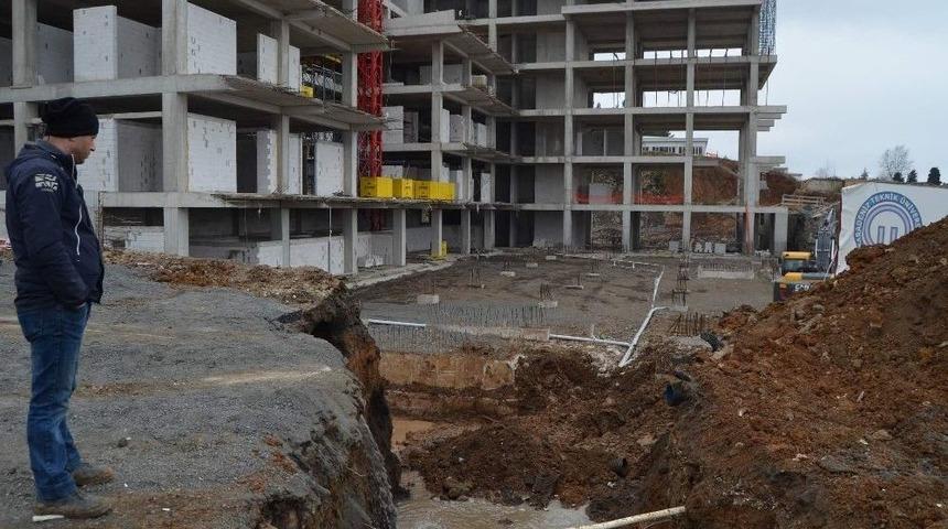 Hastane İnşaatı Yanında G&ouml;&ccedil;&uuml;k: 1 Yaralı