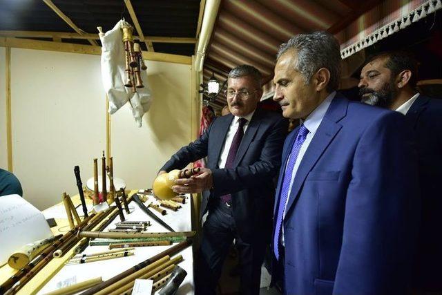 Pendik&rsquo;te 14. Uluslararası Geleneksel Sanat&ccedil;ılar Buluşması Başladı 2