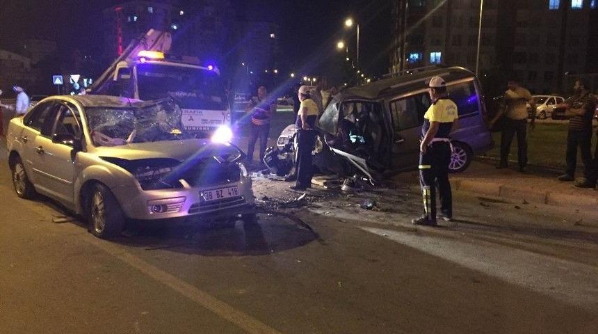 Kayseri&rsquo;de Trafik Kazası: 8 Yaralı