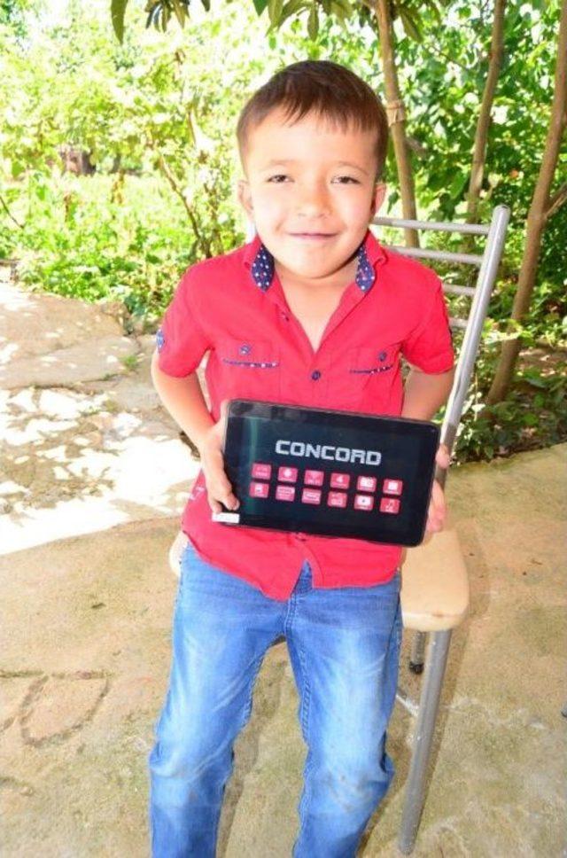 Kalp Ve Akciğer Hastası K&uuml;&ccedil;&uuml;k Batın&rsquo;ın Tablet Sevinci 2